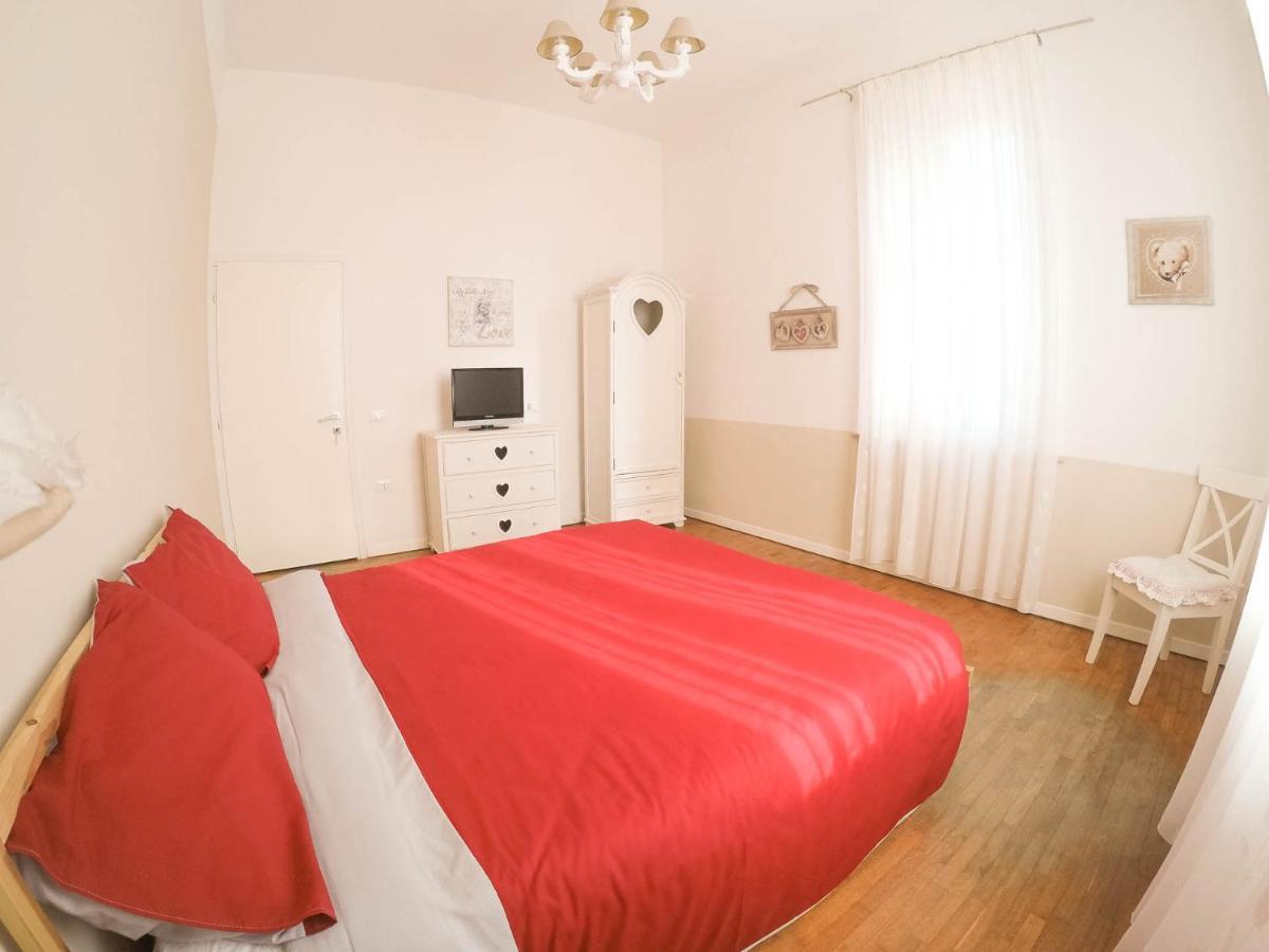 Il Bianconiglio R&B Bed & Breakfast Carraie Eksteriør bilde