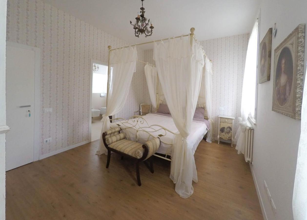 Il Bianconiglio R&B Bed & Breakfast Carraie Eksteriør bilde